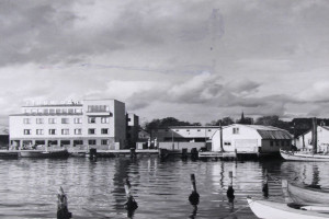 Bilde av Litt av bryggeområdet sett fra ”Båtbryggen”.